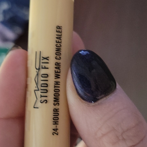MAC 24 Hour Studio Fix Concealer - Picture 3 of 3
